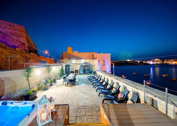 Villa Waterfront With Pool And Jacuzzi La Valette