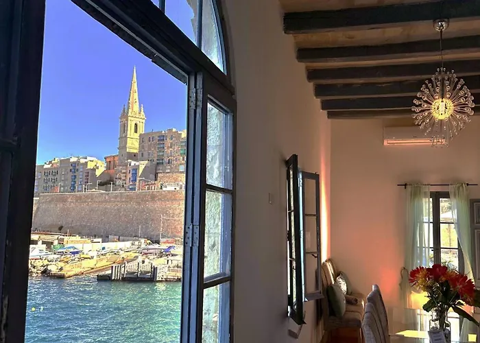 Waterfront With Pool And Jacuzzi Valletta