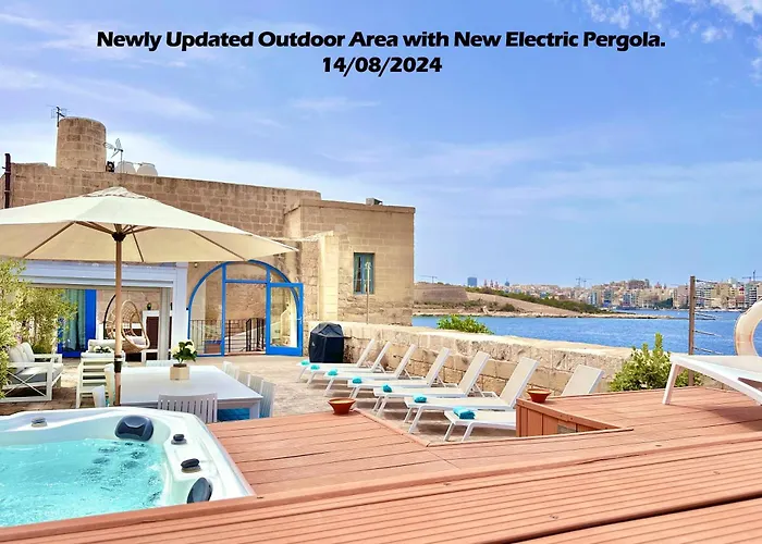 Waterfront With Pool And Jacuzzi