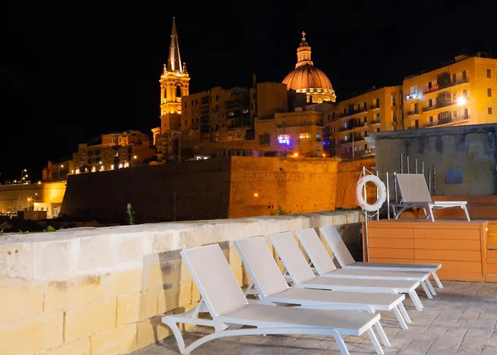 Villa Waterfront With Pool And Jacuzzi